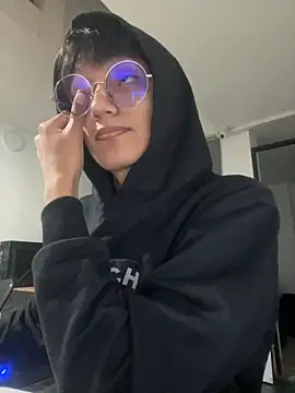 LuiSexvill online show from November 28, 6:05 am