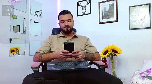 Snapshot of mathew_vidal1 chatting on February 22, 6:39 am mathew vidal1 online show from February 22, 6:39 am