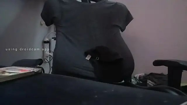 adri uwu online show from November 29, 2:35 am