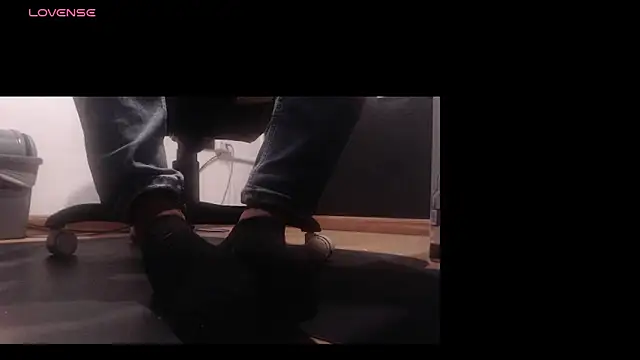 curiousskinny3 online show from February 11, 8:41 am