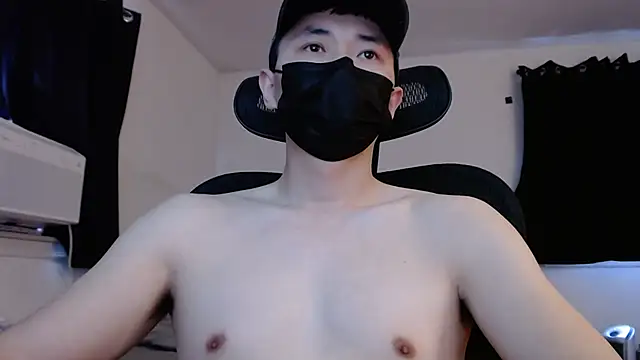 Snapshot of twbobo00715 chatting on February 24, 4:58 pm twbobo00715 online show from February 24, 4:58 pm