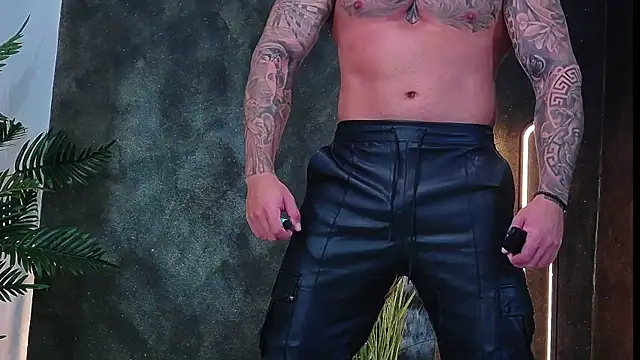 masterkingofmusclee online show from October 11, 7:34 am