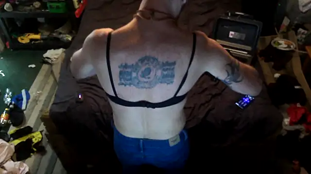 Snapshot of Bi_curious86 chatting on October 16, 10:40 pm Bi curious86 online show from October 16, 10:40 pm