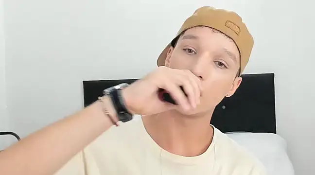 angelcortes online show from December 28, 10:58 am