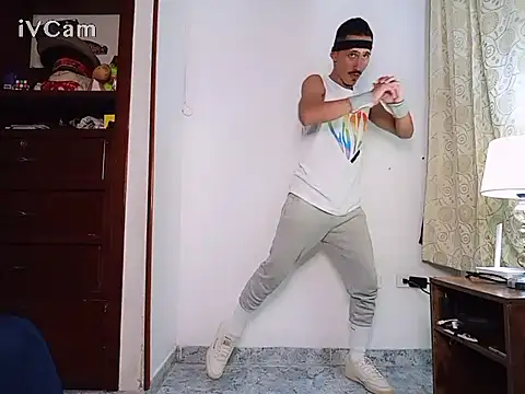 HomeAloneK online show from November 30, 7:49 pm