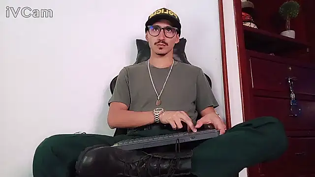 HomeAloneK online show from November 23, 7:25 pm