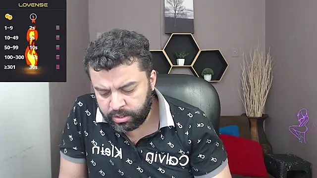 Snapshot of Santi_Ruiz2 chatting on March 14, 1:46 pm Santi Ruiz2 online show from March 14, 1:46 pm