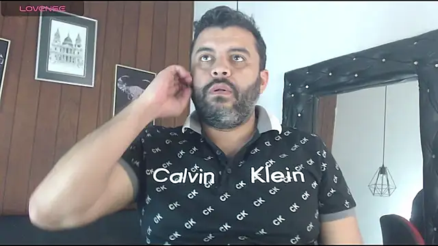 Snapshot of Santi_Ruiz2 chatting on March 1, 2:34 pm Santi Ruiz2 online show from March 1, 2:34 pm