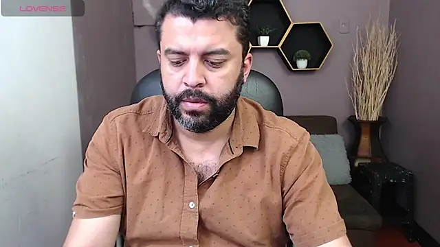 Snapshot of Santi_Ruiz2 chatting on March 3, 1:26 pm Santi Ruiz2 online show from March 3, 1:26 pm