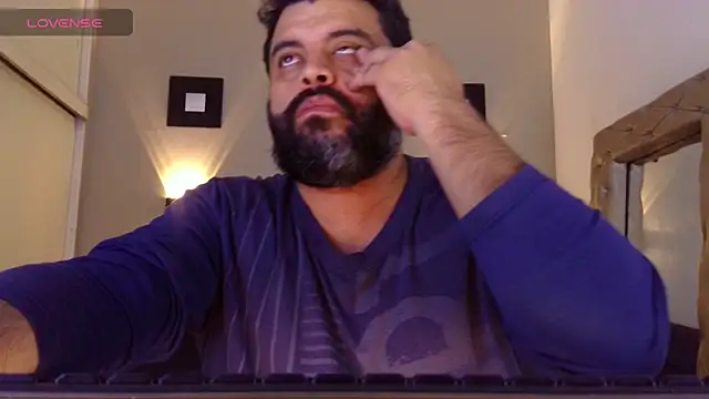 Snapshot of Santi_Ruiz2 chatting on March 18, 1:02 am Santi Ruiz2 online show from March 18, 1:02 am
