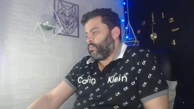 Snapshot of Santi_Ruiz2 chatting on January 29, 11:25 pm Santi Ruiz2 online show from January 29, 11:25 pm