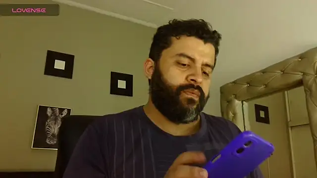 Snapshot of Santi_Ruiz2 chatting on March 16, 11:14 pm Santi Ruiz2 online show from March 16, 11:14 pm