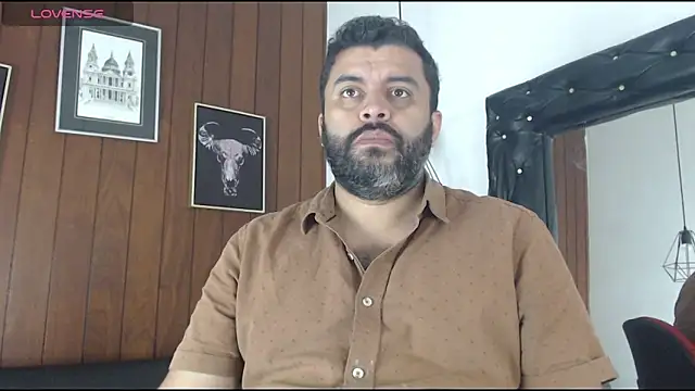 Snapshot of Santi_Ruiz2 chatting on March 4, 2:10 pm Santi Ruiz2 online show from March 4, 2:10 pm