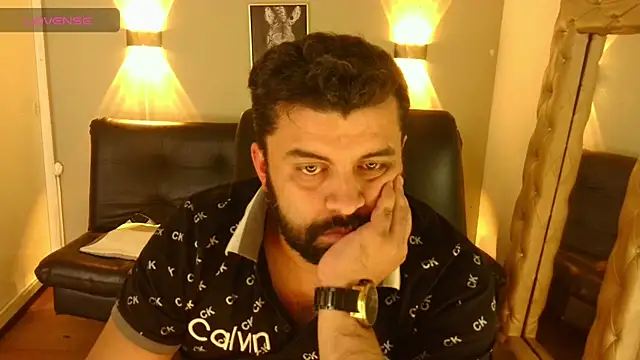 Snapshot of Santi_Ruiz2 chatting on March 10, 1:56 am Santi Ruiz2 online show from March 10, 1:56 am