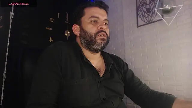 Snapshot of Santi_Ruiz2 chatting on January 22, 6:20 pm Santi Ruiz2 online show from January 22, 6:20 pm