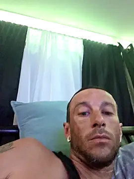 Snapshot of Twin2222 chatting on September 22, 3:17 am Twin2222 online show from September 22, 3:17 am