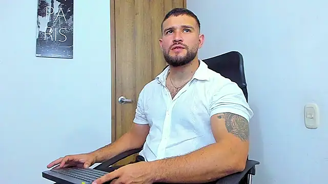 Snapshot of AndrewDiaz chatting on September 25, 5:39 am AndrewDiaz online show from September 25, 5:39 am