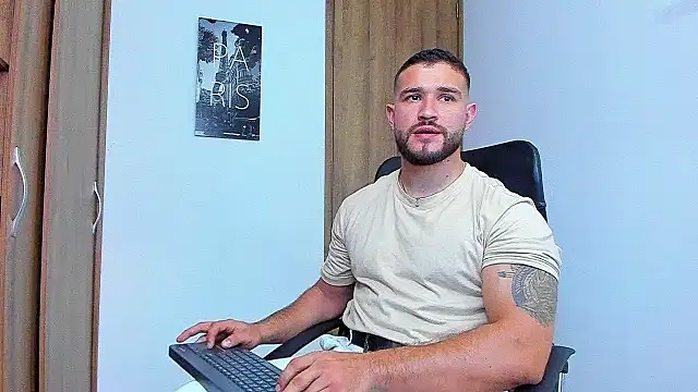 Snapshot of AndrewDiaz chatting on October 4, 8:46 pm AndrewDiaz online show from October 4, 8:46 pm