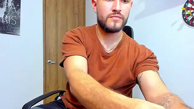 Snapshot of AndrewDiaz chatting on October 9, 1:32 am AndrewDiaz online show from October 9, 1:32 am