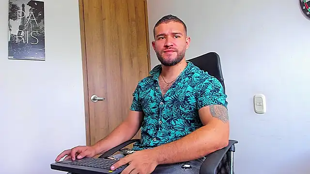 Snapshot of AndrewDiaz chatting on September 14, 6:10 pm AndrewDiaz online show from September 14, 6:10 pm