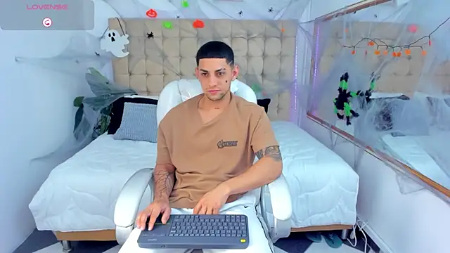 Alex cute77 online show from October 10, 1:27 pm