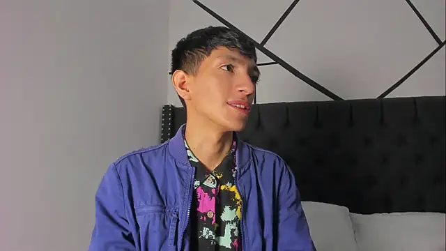 DereckCooperr online show from March 19, 8:43 pm