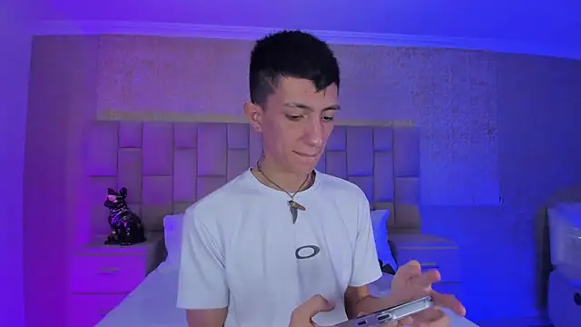 DereckCooperr online show from December 18, 4:06 pm