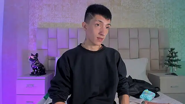 DereckCooperr online show from December 12, 8:53 pm