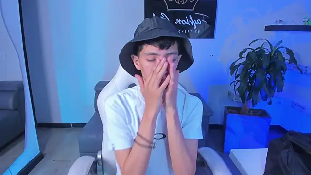 DereckCooperr online show from March 16, 9:47 pm