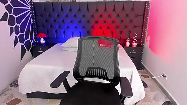 DereckCooperr online show from April 8, 11:13 pm