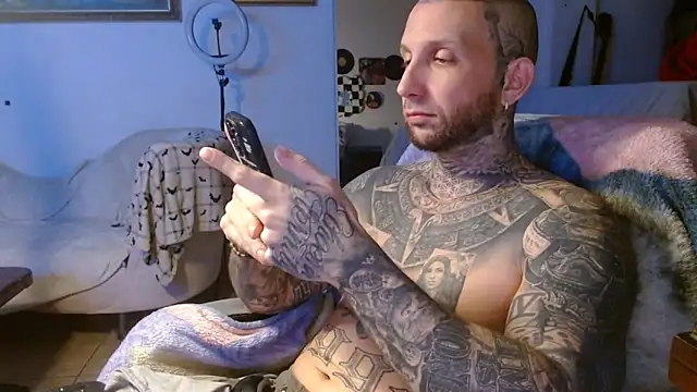 Snapshot of bobbybacala91 chatting on October 29, 9:23 am bobbybacala91 online show from October 29, 9:23 am