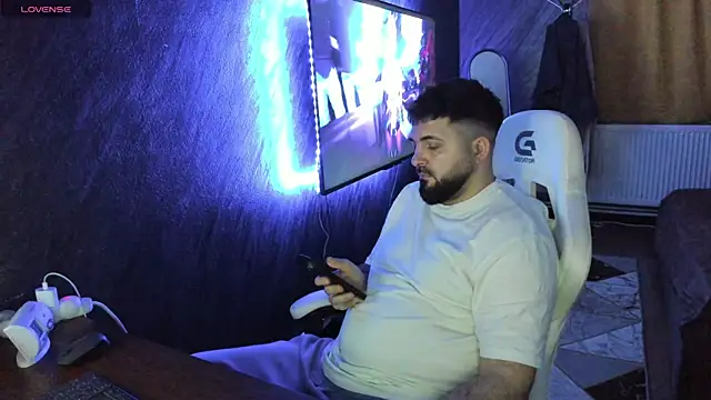 Eduu2322 online show from April 7, 11:49 pm