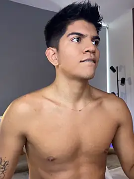 santiago 01 online show from March 29, 10:10 pm