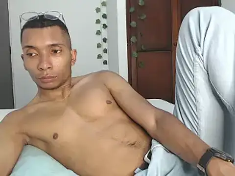Aaronblack1  online show from December 19, 11:03 pm