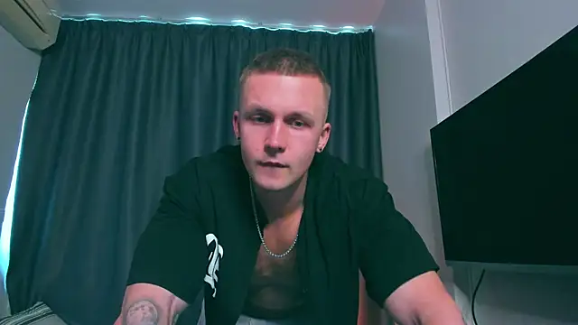 Snapshot of Samuel_Andrew chatting on February 19, 6:33 am Samuel Andrew online show from February 19, 6:33 am
