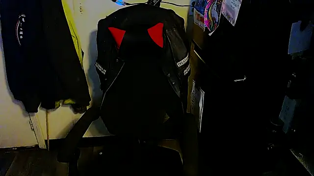 KrazyLegz online show from April 19, 6:10 pm