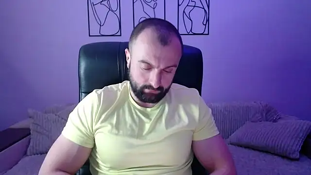 brindlefly6969 online show from February 2, 12:35 pm