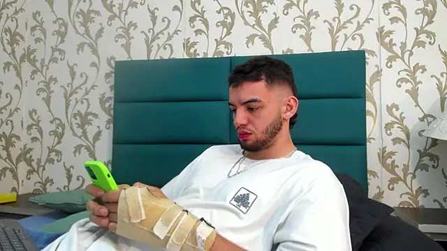 Michael magno online show from December 9, 1:57 pm