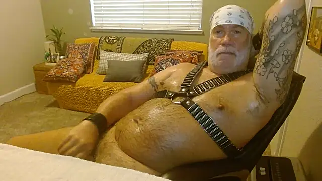 musclebearnips online show from October 14, 5:09 pm