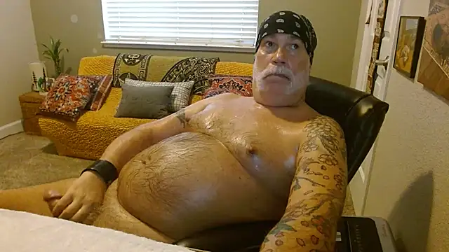 musclebearnips online show from November 4, 7:04 pm