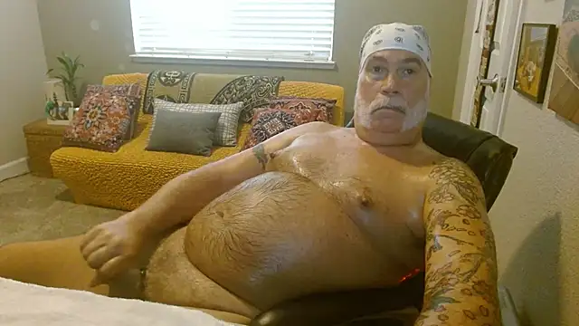 musclebearnips online show from October 18, 9:09 pm