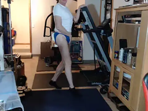 Snapshot of OldFitGuy62 chatting on December 18, 11:30 pm OldFitGuy62 online show from December 18, 11:30 pm