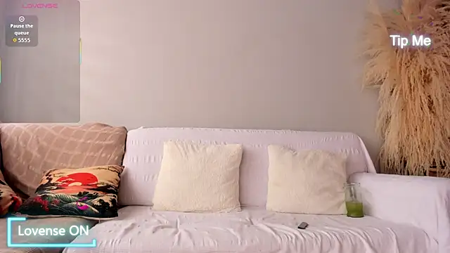 neo dimou  online show from October 12, 2:33 pm