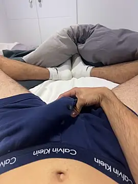 h0rnyguy001 online show from October 28, 7:11 am