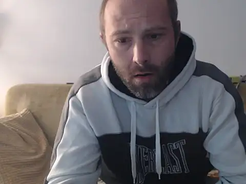 Snapshot of Piter9023 chatting on October 12, 2:22 pm Piter9023 online show from October 12, 2:22 pm