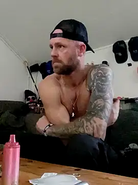 eltoulou online show from December 11, 1:22 pm