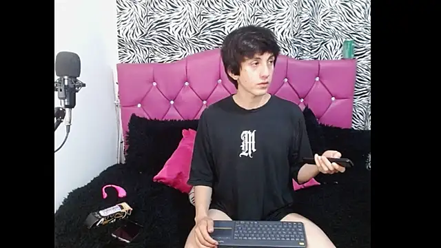 Robinviollet online show from January 11, 4:05 am