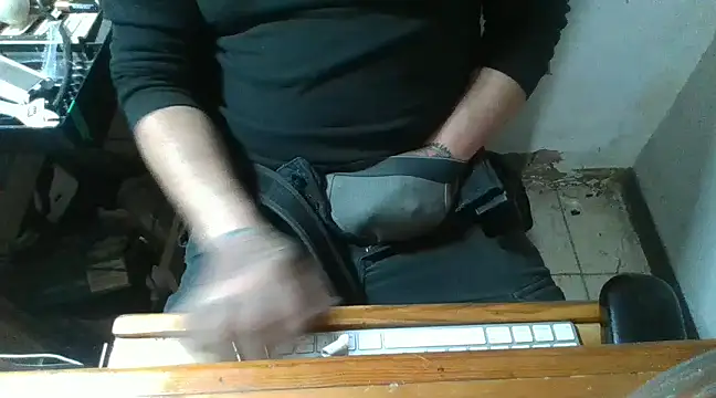 Snapshot of AlanDickson chatting on December 9, 7:57 pm AlanDickson online show from December 9, 7:57 pm