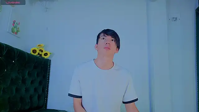 Levii Ackermann online show from April 13, 1:45 pm