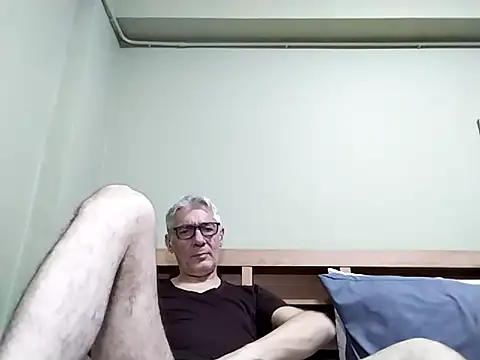 BIGUNCUTHARDCOCK online show from October 20, 7:45 am